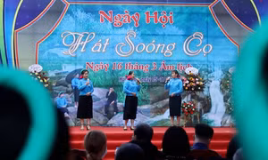 Khai thác "không gian soóng cọ" ở Húc Động