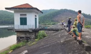 Nam sinh lớp 8 tử vong sau khi tắm ở đập Cây Trường
