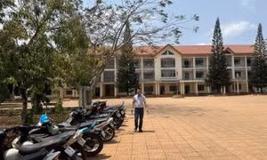 Sửa án kỷ luật cho 2 học sinh bị buộc thôi học với lý do dùng ma túy