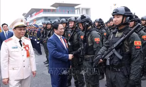 Thủ tướng Phạm Minh Chính: Xây dựng lực lượng Cảnh sát cơ động 'pháp luật sắc, nghiệp vụ tinh, công nghệ giỏi, ngoại ngữ tốt, hình ảnh đẹp'