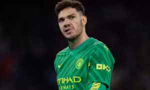 Ederson trên đường rời Man City