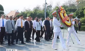 Lãnh đạo, nguyên lãnh đạo Đảng, Nhà nước tri ân các anh hùng liệt sỹ