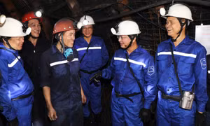 Chủ tịch UBND tỉnh thăm thợ mỏ Than Mông Dương