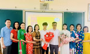 Hạ Long: 2 học sinh ưu tú được vinh dự kết nạp Đảng