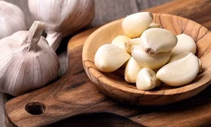 Tỏi rất tốt nhưng những người này không nên ăn
