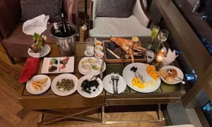 Cô gái ăn bò Wagyu, tôm hùm rồi 'bùng' 11 triệu: Người mẹ nhiều lần trả tiền