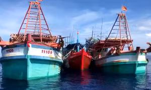Một tàu cá giấu thiết bị giám sát hành trình của 14 tàu cá khác