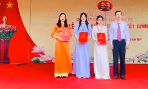 Tự hào những đảng viên tuổi 18