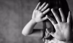 Giao cấu với trẻ vị thành niên, còn dọa đăng hình ảnh lên mạng xã hội