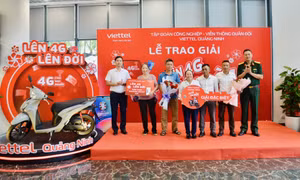 Viettel Quảng Ninh trao xe máy cho khách hàng trúng thưởng