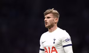 Tottenham nhận 2 hung tin