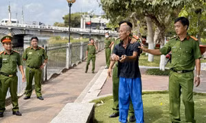 Ba người lang thang cướp tiền, đâm nhau, một người chết