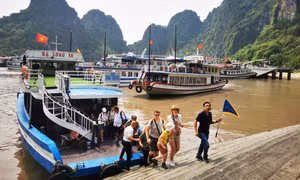 Trên 1 triệu lượt khách tới tham quan vịnh Hạ Long