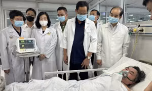 Nạn nhân vụ cháy nhà trọ ở Trung Kính bị bỏng hô hấp