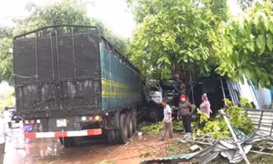 Vụ xe đầu kéo lao vào nhà dân, thêm nữ sinh lớp 11 tử vong