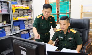 Chính trị viên gương mẫu, trách nhiệm