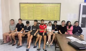 Khởi tố, bắt tạm giam 5 cầu thủ Hà Tĩnh sử dụng ma túy cùng 5 cô gái