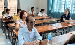 Cụ ông 87 tuổi ở Cần Thơ đi thi thạc sĩ