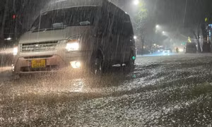 Bắc Bộ mưa lớn trong ngày cuối tuần, cảnh báo lốc sét và gió giật mạnh