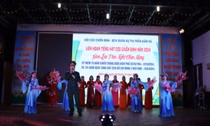 Liên hoan tiếng hát CCB thị trấn Đầm Hà