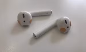 Làm thế nào để đeo tai nghe AirPods mà không bị rơi?