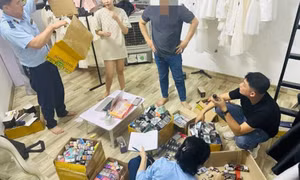 Lào Cai thu giữ lô hàng hơn 500 sản phẩm thuốc lá điện tử lậu