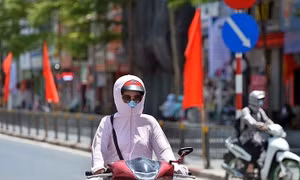 Vì sao nắng nóng hay bị đau đầu?