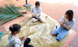 “Hồi sinh” nghề làm chổi ở Yên Đức