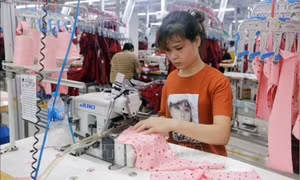 Kim ngạch xuất khẩu dệt may lần đầu trong năm vượt mốc 4 tỷ USD