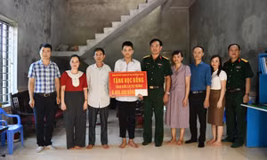 LLVT tỉnh Quảng Ninh: Nhiều hoạt động ý nghĩa thực hiện chương trình "Nâng bước em tới trường"