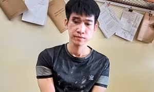 Tạm giữ người đàn ông dùng thùng xốp vận chuyển ma tuý