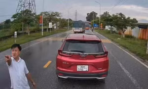 Xử phạt tài xế vụ cán bộ huyện lái Honda CRV đánh võng, gây hấn trên đường