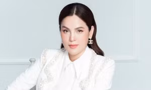 Hoa hậu Phương Lê bị phạt vì sửa lời Quốc ca
