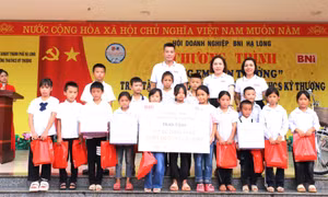 Chương trình “Cùng em đến trường” tại xã Kỳ Thượng