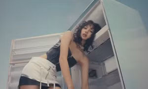 Lisa (BlackPink) gây sốt