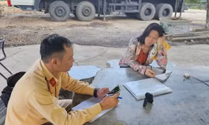 Nữ tài xế cho ô tô quay đầu, đi ngược chiều trên cao tốc do đi quá nút giao