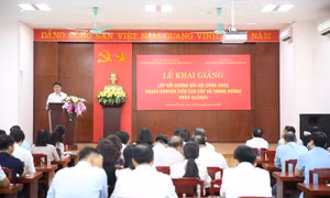 Khai giảng lớp bồi dưỡng đối với công chức ngạch chuyên viên cao cấp và tương đương khóa 24/2024