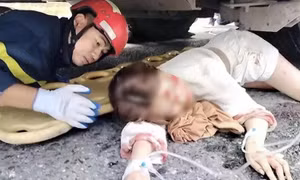 Đà Nẵng: Kịp thời cứu nữ du khách nước ngoài bị mắc kẹt dưới gầm xe