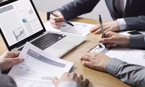 Việc lập kế hoạch tổng thể lựa chọn nhà thầu không căn cứ vào quy mô cụ thể của gói thầu, dự án