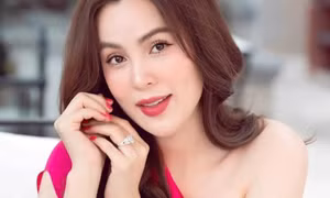 Hoa hậu “chế lời” Quốc ca và sự hồn nhiên thiếu hiểu biết