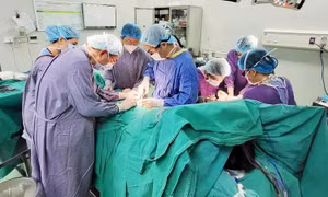 Người đứng đầu chịu trách nhiệm nếu để xảy ra thiếu thuốc, thiết bị, vật tư y tế