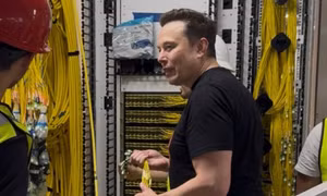 Dự án siêu máy tính của Musk bị phàn nàn