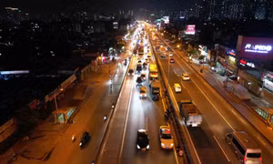 Vành đai 3 Hà Nội ùn tắc 5km sau va chạm giao thông