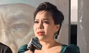 Việt Hương khóc khi ra mắt phim 'Ma da'
