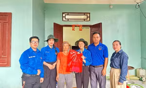 Chủ tịch Hội Sinh viên gương mẫu học và làm theo Bác