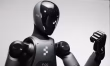 Robot hình người lắp ráp xe BMW gây ấn tượng vì sự linh hoạt