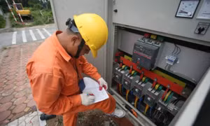 Yêu cầu có lộ trình xóa bù chéo giá điện sinh hoạt cho sản xuất