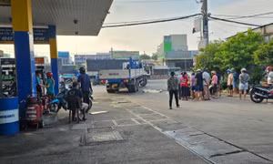 Người phụ nữ bán vé số tử vong dưới gầm xe tải