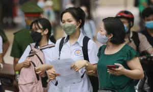 Tuyển sinh đại học 2024: Điểm chuẩn “leo thang” ở hầu hết các ngành