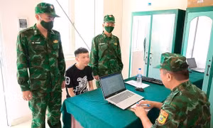 Tuần tra biên giới, phát hiện 4 đối tượng nhập cảnh trái phép